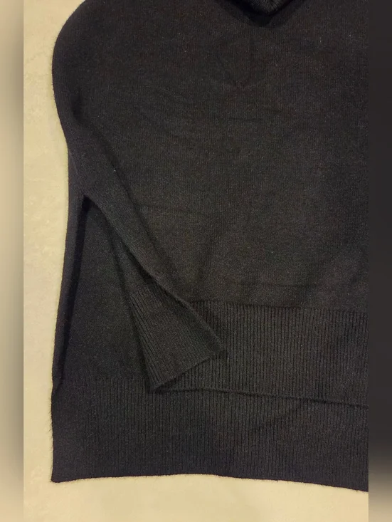 Carmen Marc Valvo Sleeveless Turtleneck Sweater - Black Size S. - Picture 14 of 15